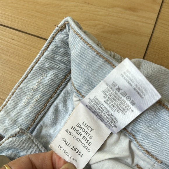 DL1961 Distressed Raw Hem FRAYED JEAN SHORTS DENIM - Picture 4 of 8